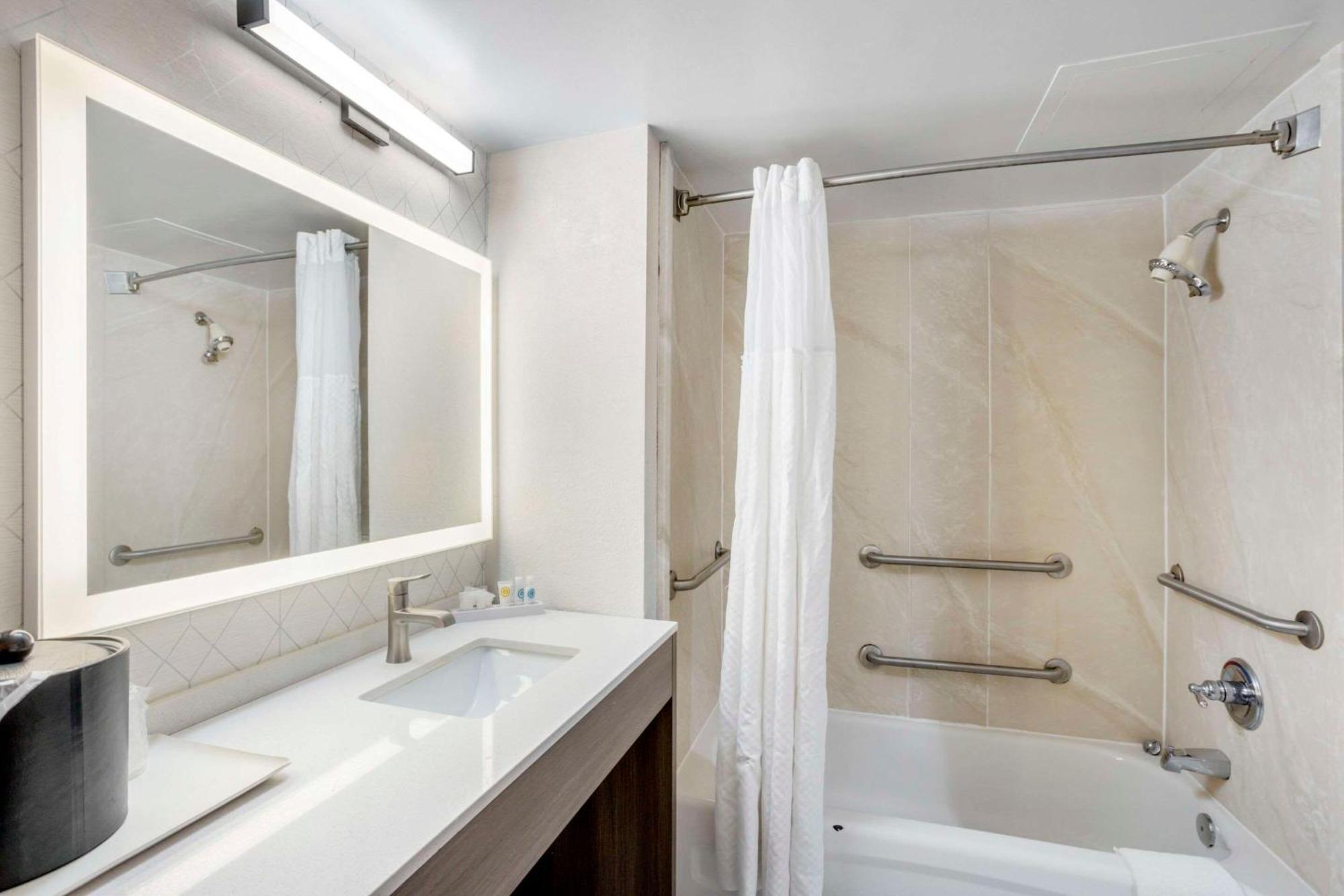 Comfort Inn & Suites Voorhees-Mt Laurel Zewnętrze zdjęcie